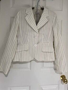 Classic Women's White mid waist jacket with Mother-of-Pearl Buttons